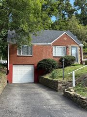 124 Lewis Dr, Penn Hills, PA 15235