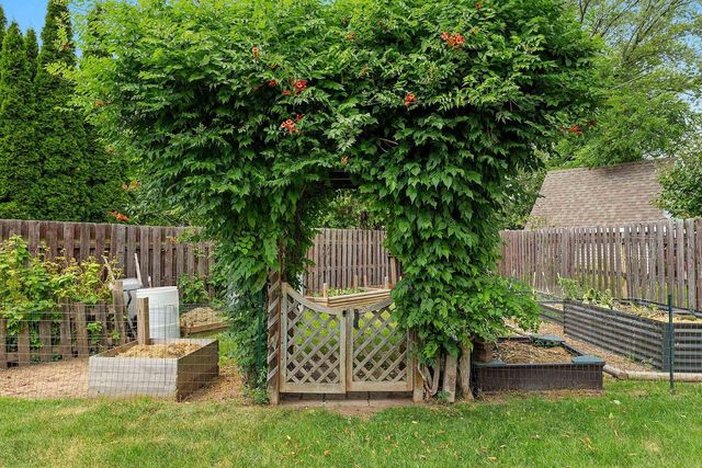 1724 MURPHY COURT, Green Bay, WI 54303