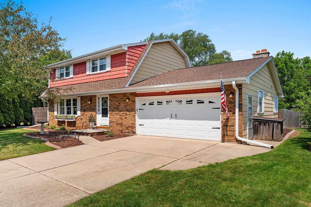 1724 MURPHY COURT, Green Bay, WI 54303
