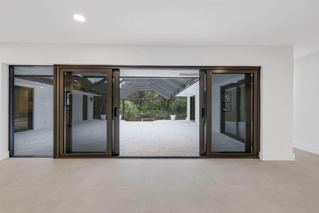 550 SW 6th Avenue, Boca Raton, FL 33486