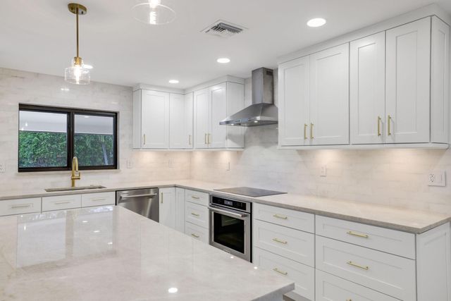 550 SW 6th Avenue, Boca Raton, FL 33486