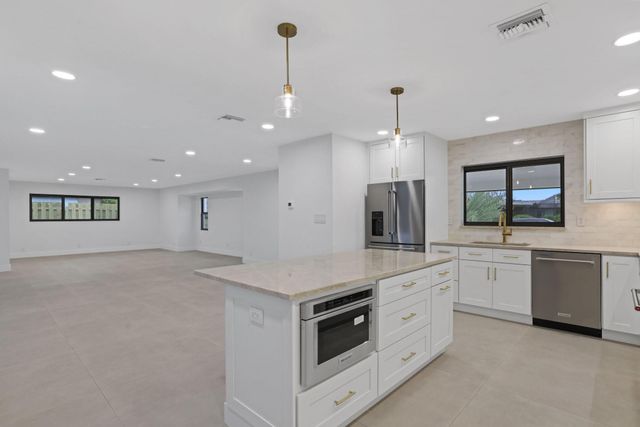 550 SW 6th Avenue, Boca Raton, FL 33486