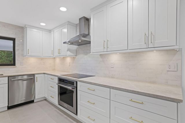 550 SW 6th Avenue, Boca Raton, FL 33486