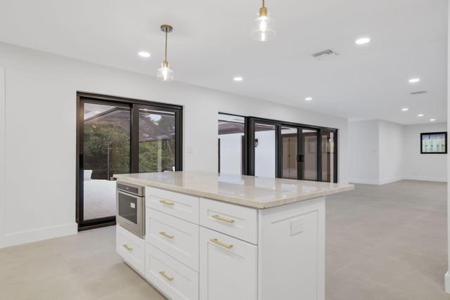 550 SW 6th Avenue, Boca Raton, FL 33486