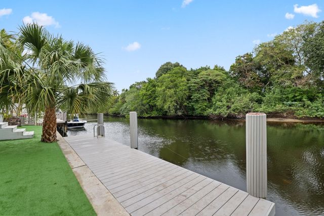 550 SW 6th Avenue, Boca Raton, FL 33486