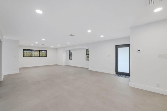 550 SW 6th Avenue, Boca Raton, FL 33486