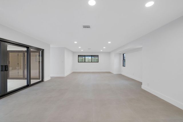 550 SW 6th Avenue, Boca Raton, FL 33486