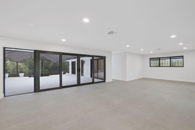 550 SW 6th Avenue, Boca Raton, FL 33486