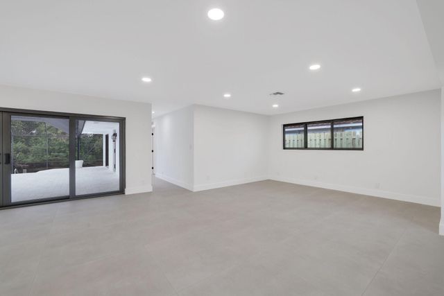 550 SW 6th Avenue, Boca Raton, FL 33486