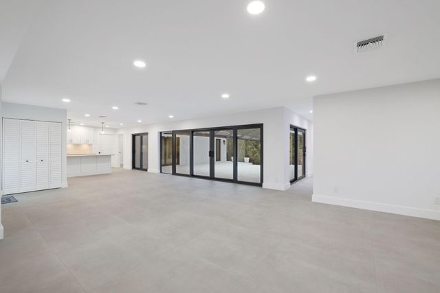 550 SW 6th Avenue, Boca Raton, FL 33486