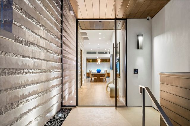 621 Malabar Drive, Corona Del Mar, CA 92625