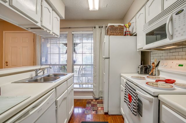 1430 Meadowood Village Drive, Fort Worth, TX 76120