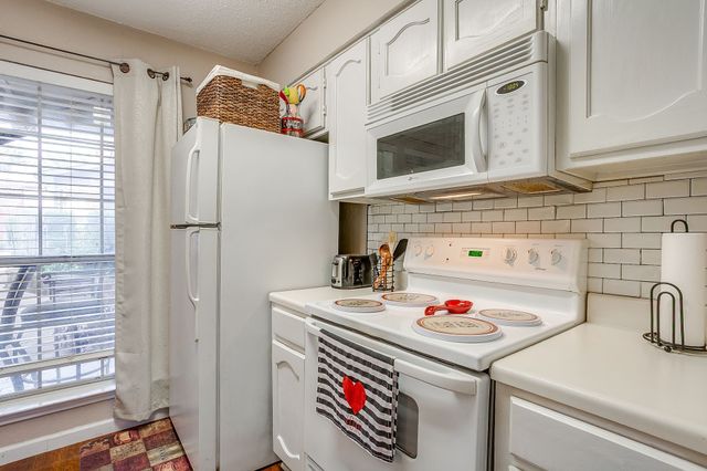 1430 Meadowood Village Drive, Fort Worth, TX 76120