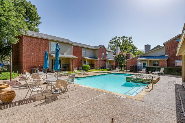 1430 Meadowood Village Drive, Fort Worth, TX 76120