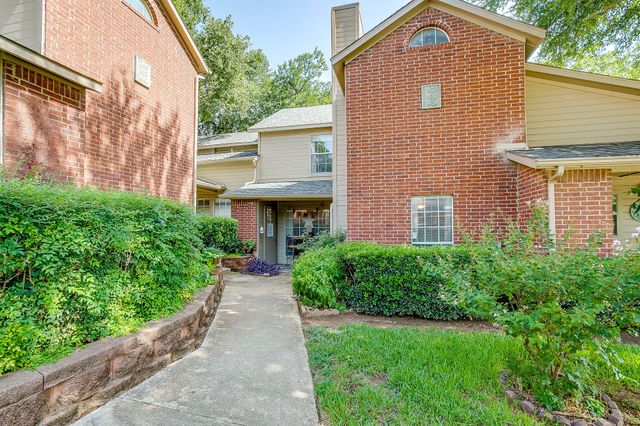 1430 Meadowood Village Drive, Fort Worth, TX 76120