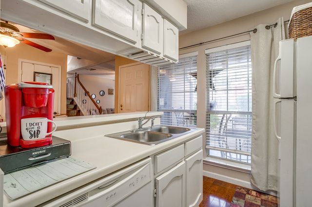 1430 Meadowood Village Drive, Fort Worth, TX 76120