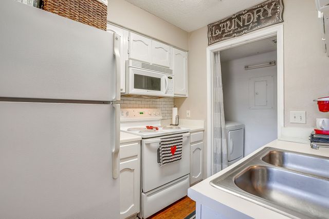 1430 Meadowood Village Drive, Fort Worth, TX 76120