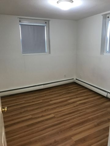 19 Vine St 1, Marblehead, MA 01945