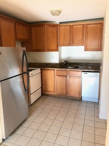 19 Vine St 1, Marblehead, MA 01945