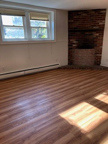 19 Vine St 1, Marblehead, MA 01945