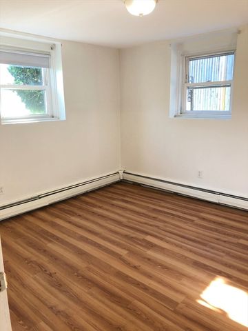 19 Vine St 1, Marblehead, MA 01945