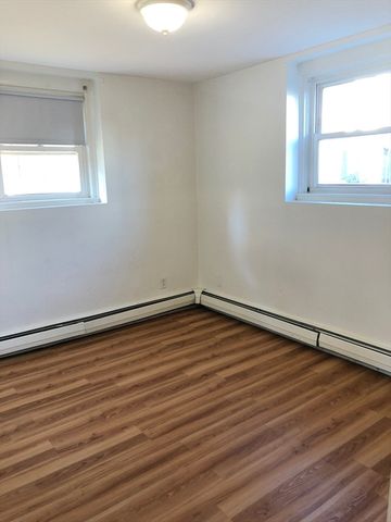 19 Vine St 1, Marblehead, MA 01945