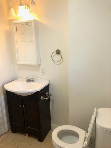 19 Vine St 1, Marblehead, MA 01945