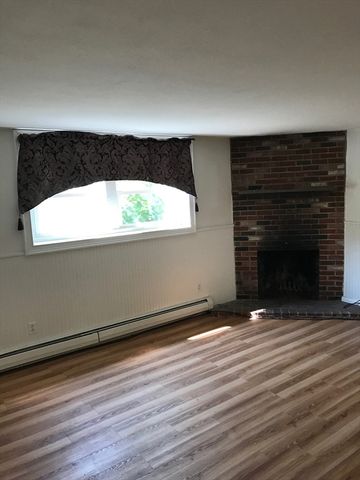 19 Vine St 1, Marblehead, MA 01945