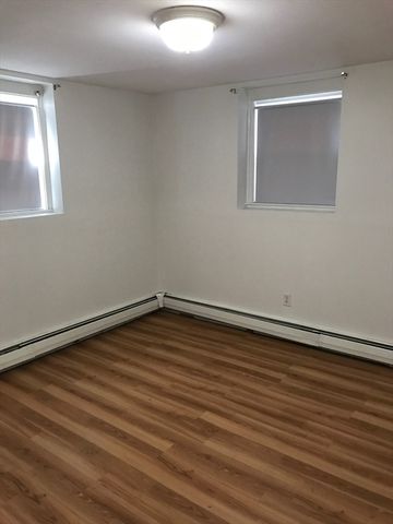 19 Vine St 1, Marblehead, MA 01945