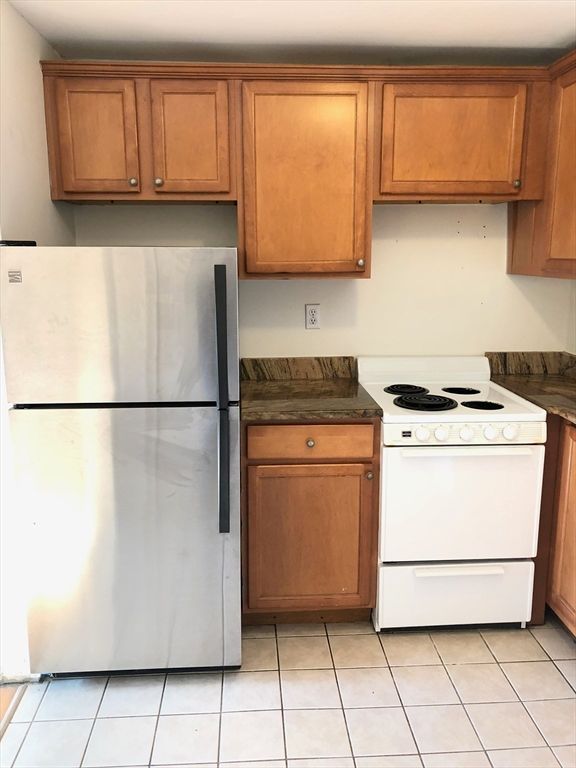 19 Vine St 1, Marblehead, MA 01945