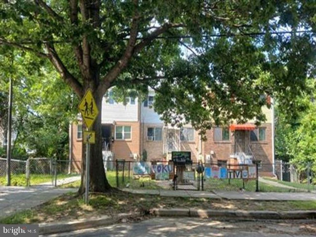 5814 CLAY ST NE, Washington, DC 20019