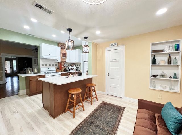 828 W 8th Street, Dallas, TX 75208