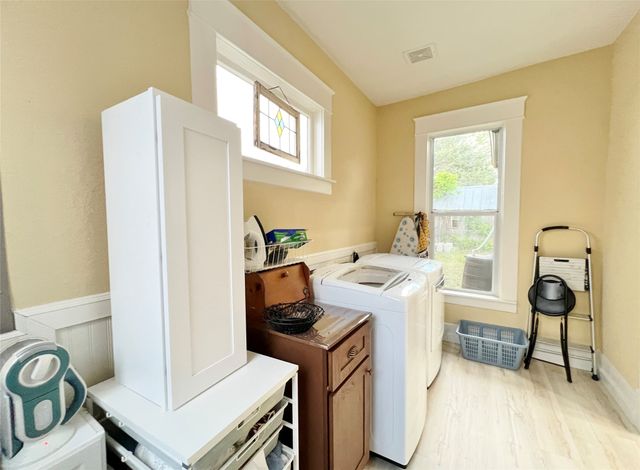 828 W 8th Street, Dallas, TX 75208