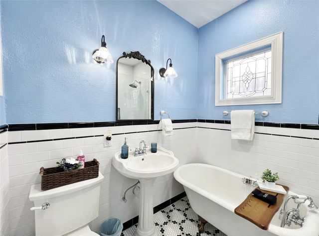 828 W 8th Street, Dallas, TX 75208