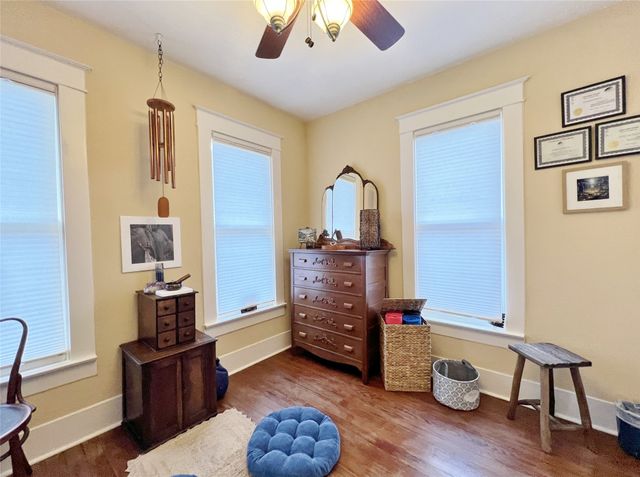 828 W 8th Street, Dallas, TX 75208