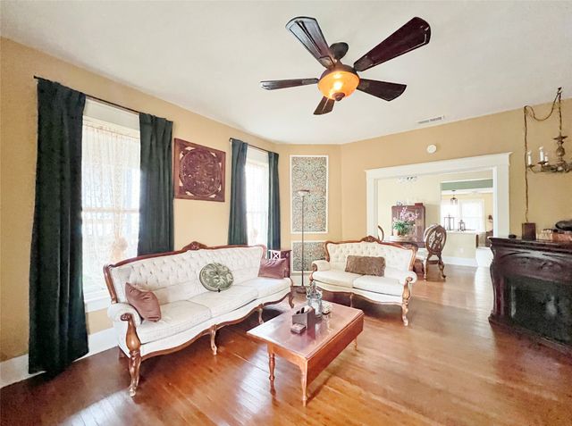 828 W 8th Street, Dallas, TX 75208