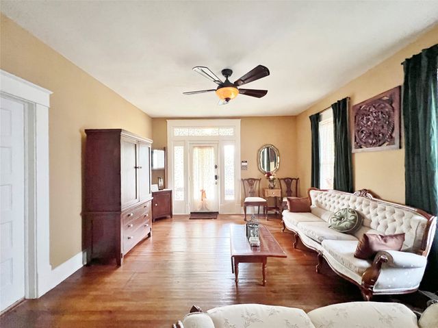 828 W 8th Street, Dallas, TX 75208