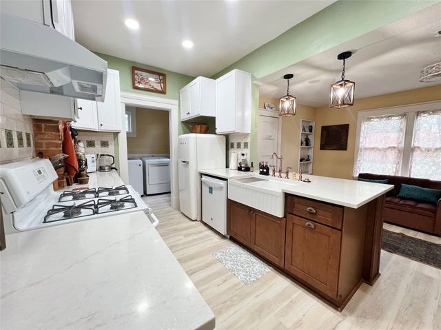 828 W 8th Street, Dallas, TX 75208