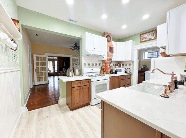 828 W 8th Street, Dallas, TX 75208