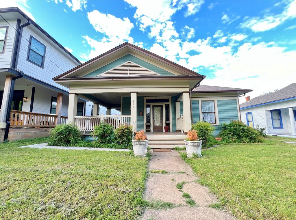 828 W 8th Street, Dallas, TX 75208