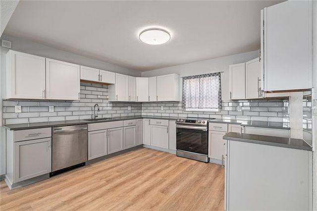 2400 S Crescent Avenue, Independence, MO 64052