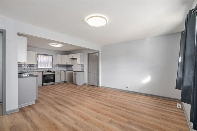 2400 S Crescent Avenue, Independence, MO 64052