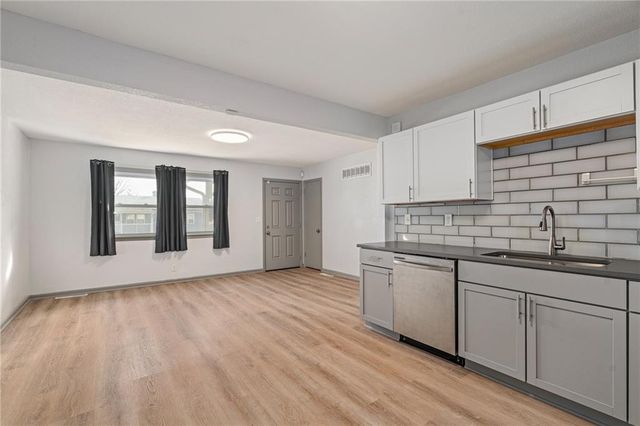 2400 S Crescent Avenue, Independence, MO 64052