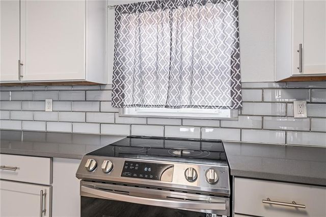 2400 S Crescent Avenue, Independence, MO 64052