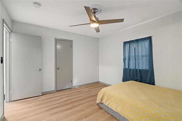 2400 S Crescent Avenue, Independence, MO 64052