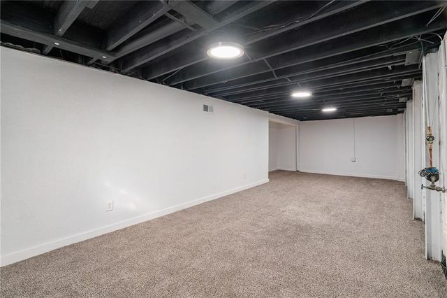 2400 S Crescent Avenue, Independence, MO 64052