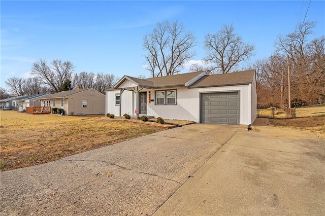 2400 S Crescent Avenue, Independence, MO 64052