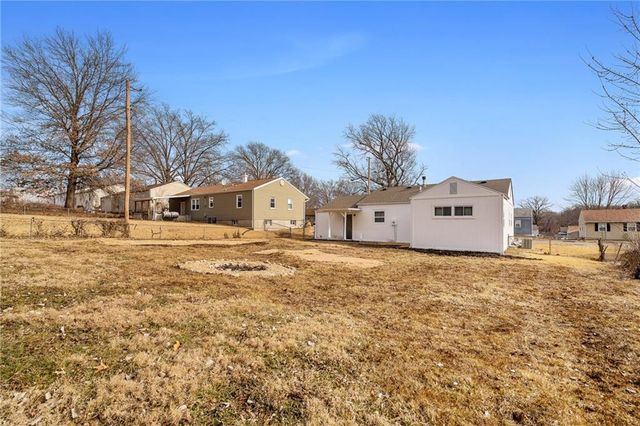 2400 S Crescent Avenue, Independence, MO 64052