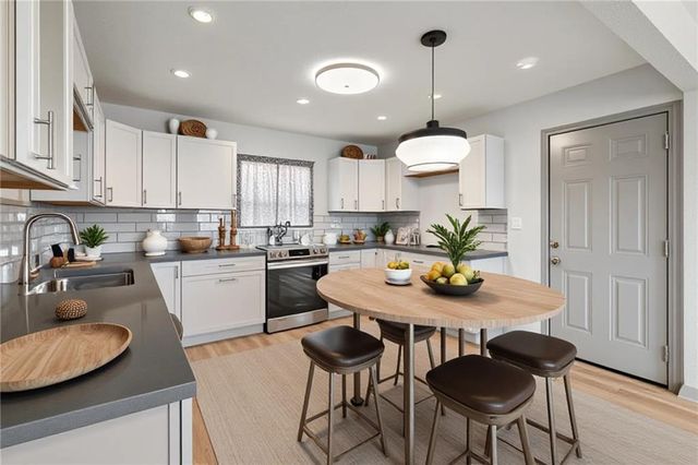 2400 S Crescent Avenue, Independence, MO 64052