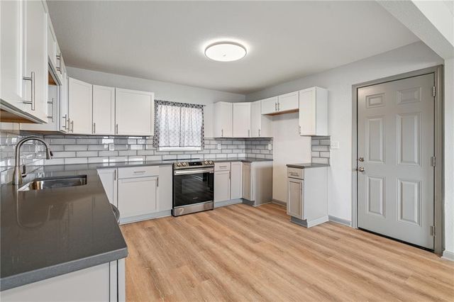 2400 S Crescent Avenue, Independence, MO 64052